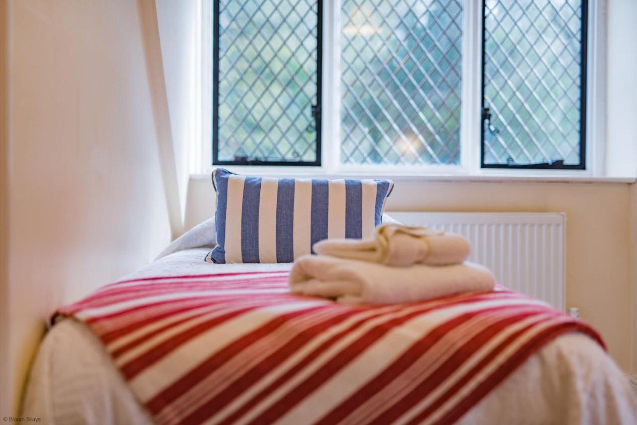 Hockley House By Bloom Stays โฟล์กสตัน ภายนอก รูปภาพ