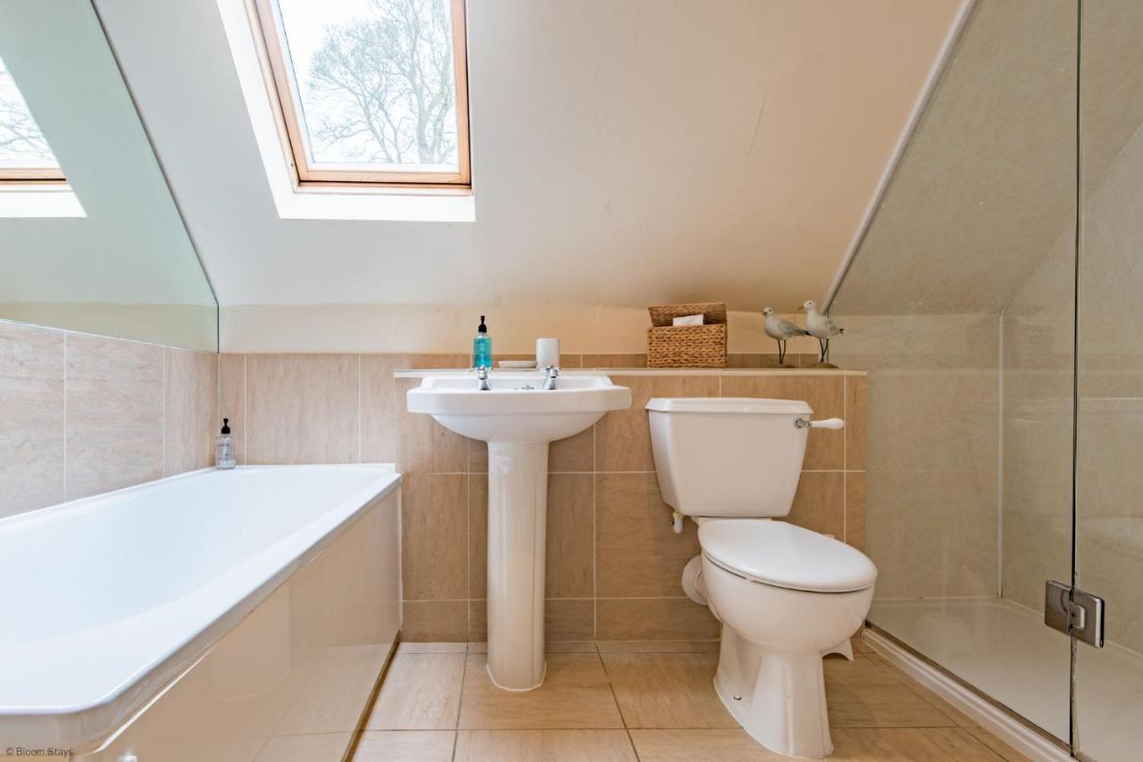 Hockley House By Bloom Stays โฟล์กสตัน ภายนอก รูปภาพ